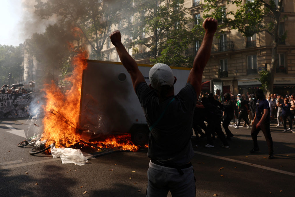 Франција: Штетите од протестите проценети на 650 милиони евра
